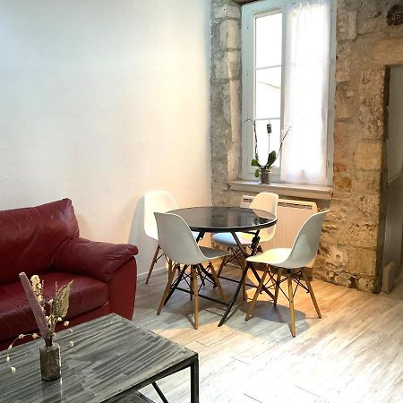 Place Aux Herbes Apartment Ним Екстериор снимка