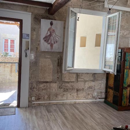 Place Aux Herbes Apartment Ним Екстериор снимка