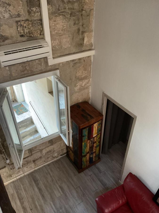 Place Aux Herbes Apartment Ним Екстериор снимка