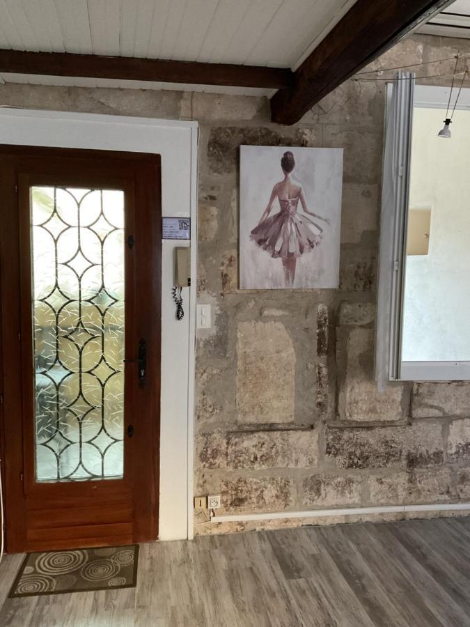 Place Aux Herbes Apartment Ним Екстериор снимка