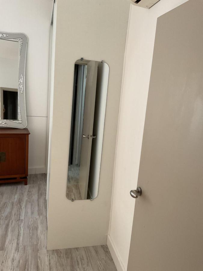 Place Aux Herbes Apartment Ним Екстериор снимка