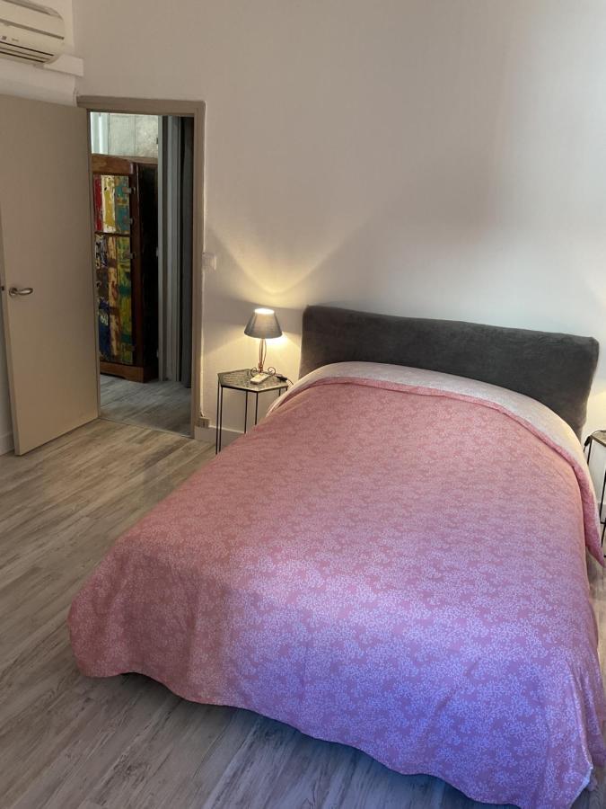 Place Aux Herbes Apartment Ним Екстериор снимка