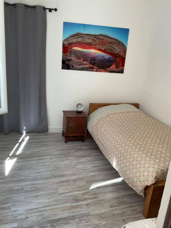 Place Aux Herbes Apartment Ним Екстериор снимка
