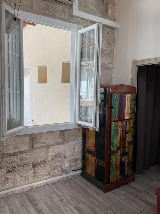 Place Aux Herbes Apartment Ним Екстериор снимка