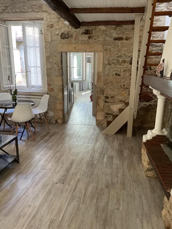 Place Aux Herbes Apartment Ним Екстериор снимка