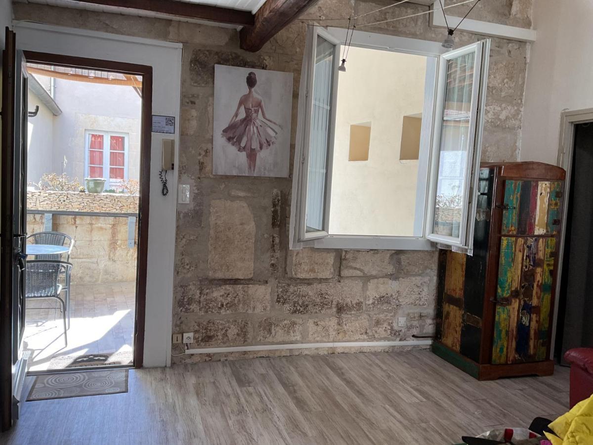 Place Aux Herbes Apartment Ним Екстериор снимка