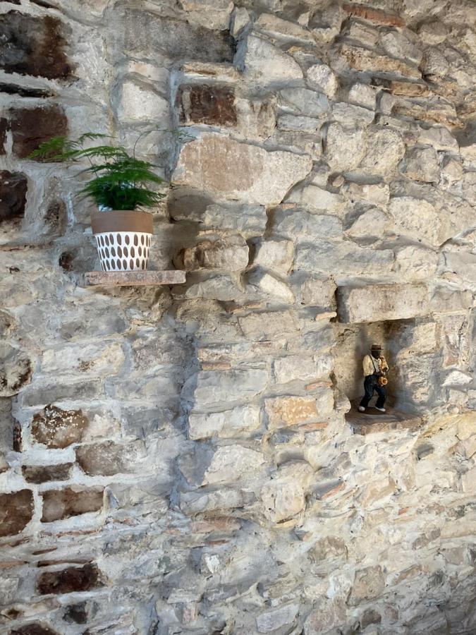 Place Aux Herbes Apartment Ним Екстериор снимка
