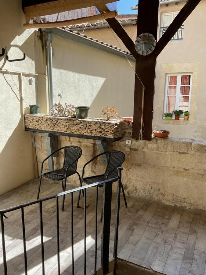Place Aux Herbes Apartment Ним Екстериор снимка