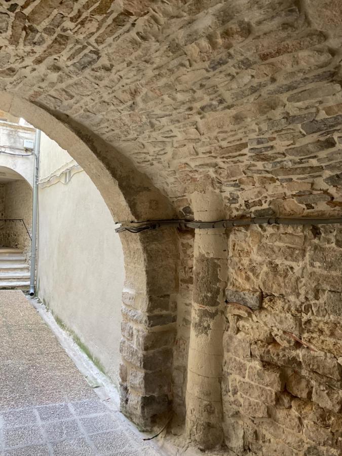Place Aux Herbes Apartment Ним Екстериор снимка