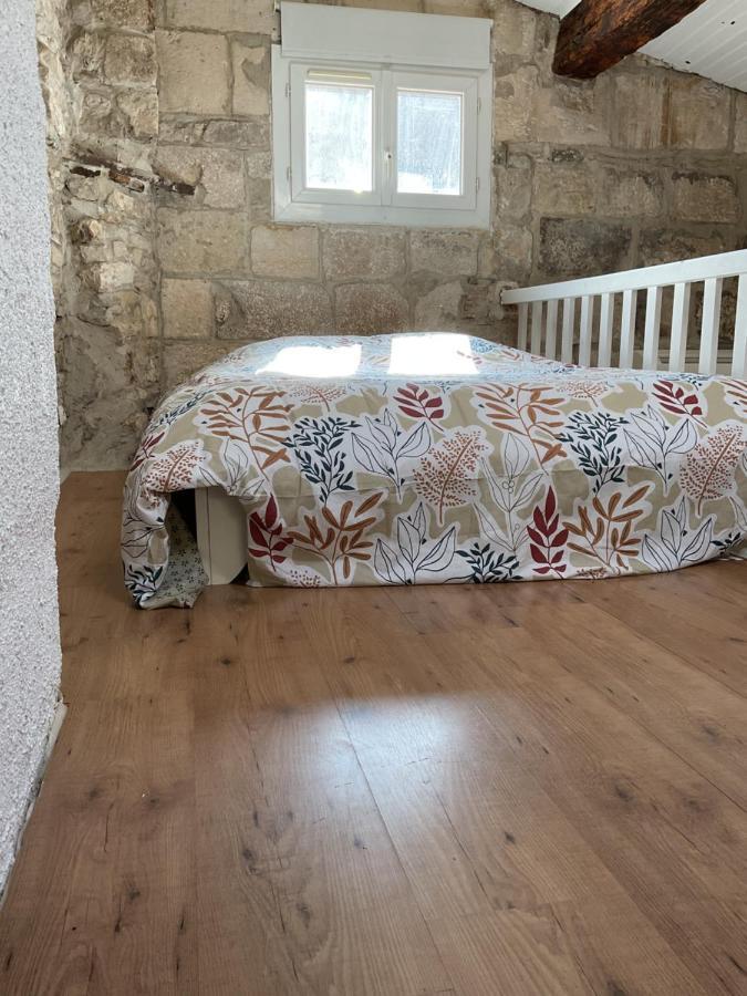Place Aux Herbes Apartment Ним Екстериор снимка